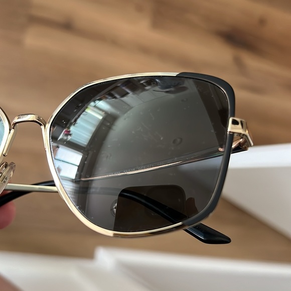 Good Condition, Authentic Prada polarized sunnies. - Picture 10 of 10
